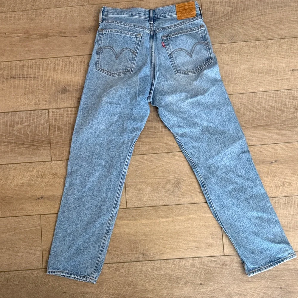 Levi's Wedgie Straight in Authentically Yours size 27x28 - Picture 5 of 5